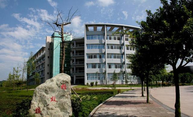 湖北文理学院怎么样好不好_高（湖北文理学院理工学院怎么样好不好）-第3张图片