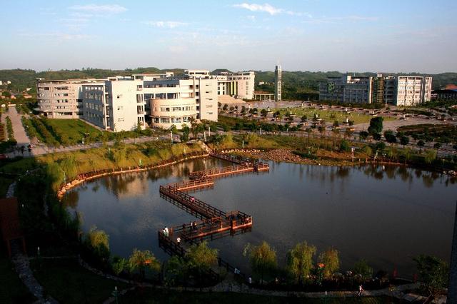 湖北文理学院怎么样好不好_高（湖北文理学院理工学院怎么样好不好）-第2张图片